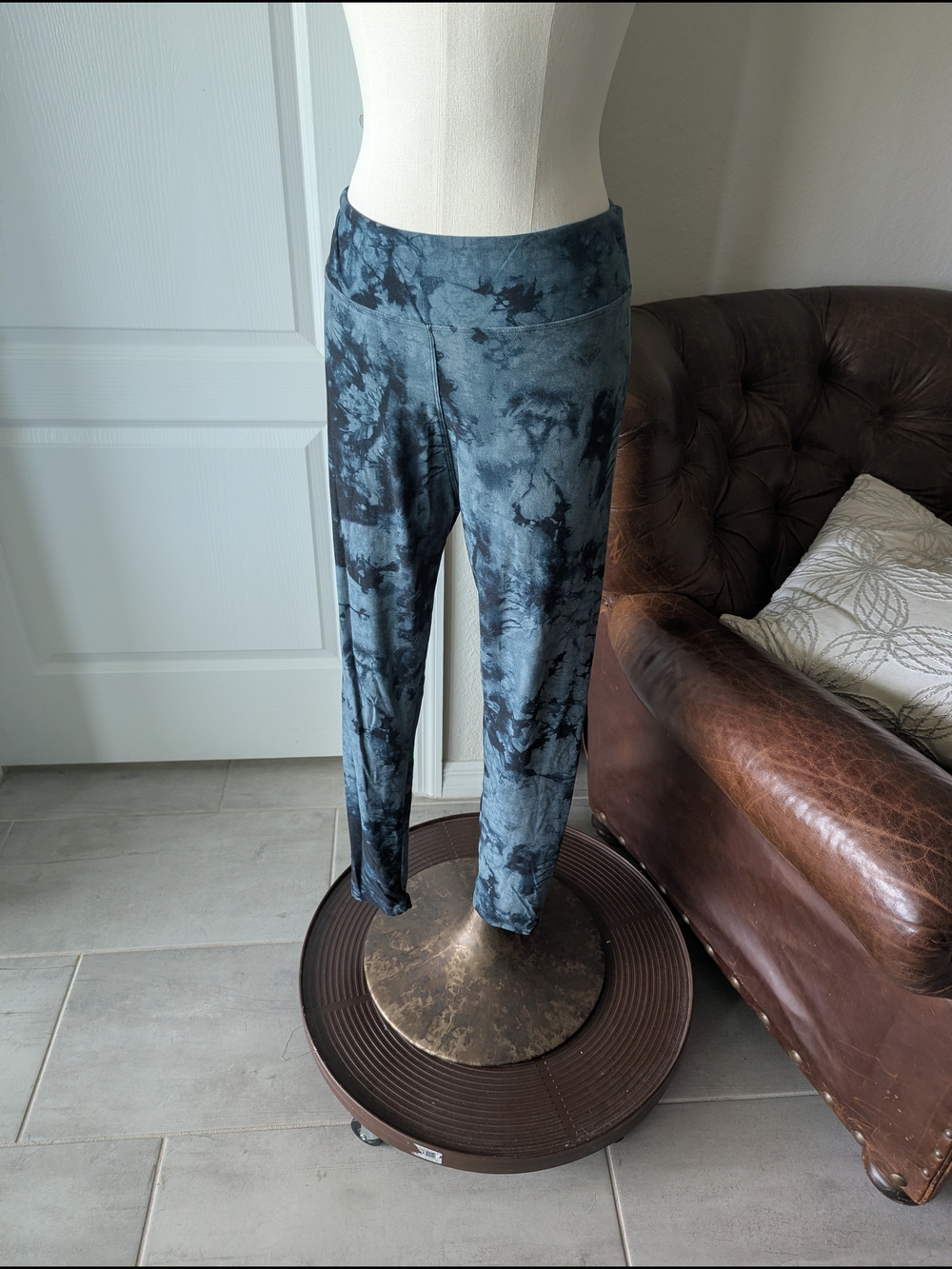 Tie-Dye Blue Gray Women’s Stretch Leggings